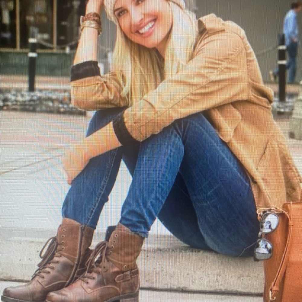 Taos Crave boots - wine color